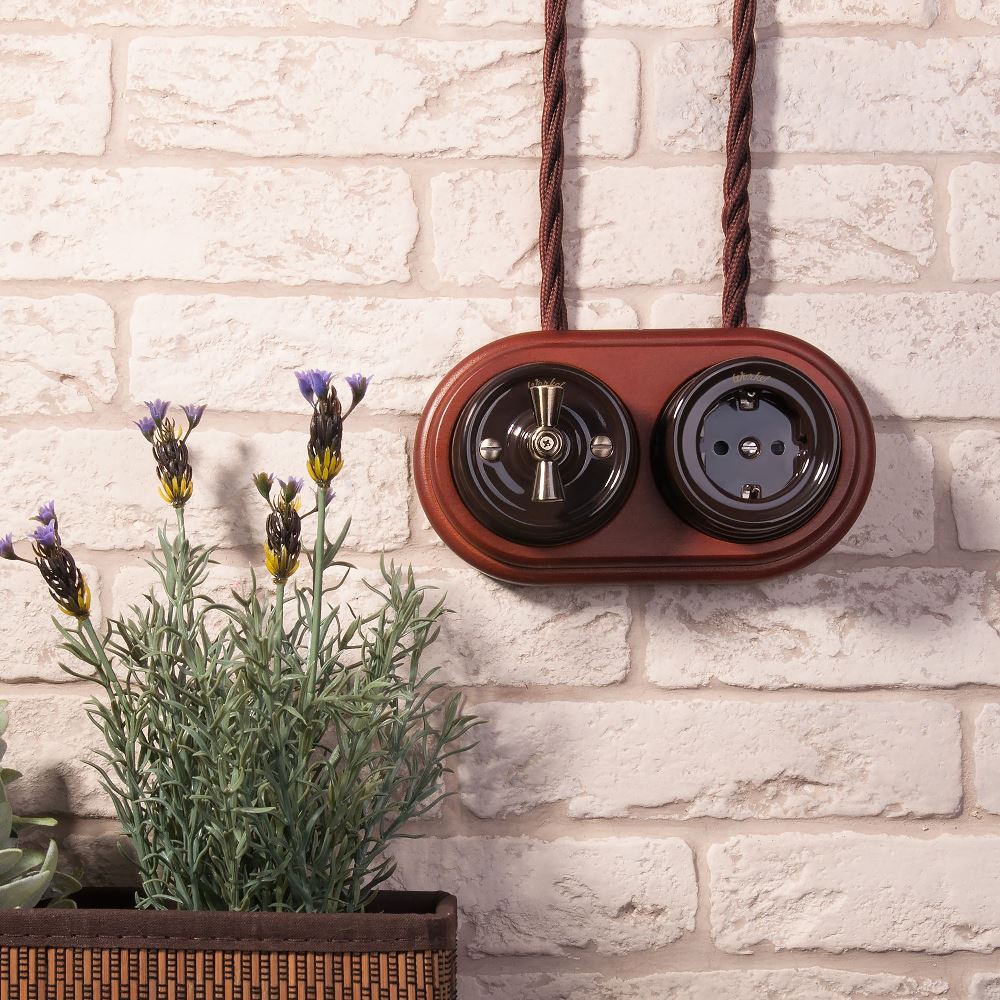 Розетка накладная Werkel Ретро с заземлением Коричневый W5671014 — изображение 2