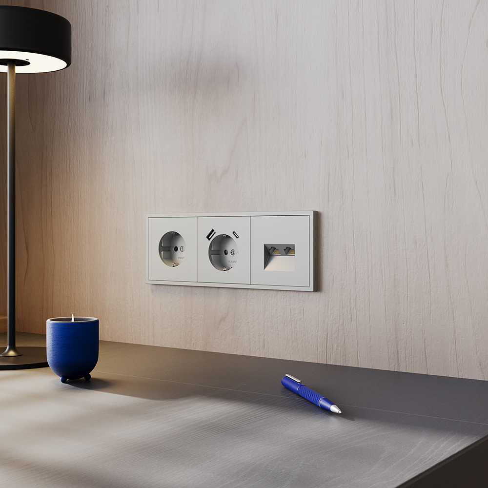 Розетка встраиваемая Voltum S70 с заземлением, шторками и USB A+C Сталь VLS040505 — изображение 5